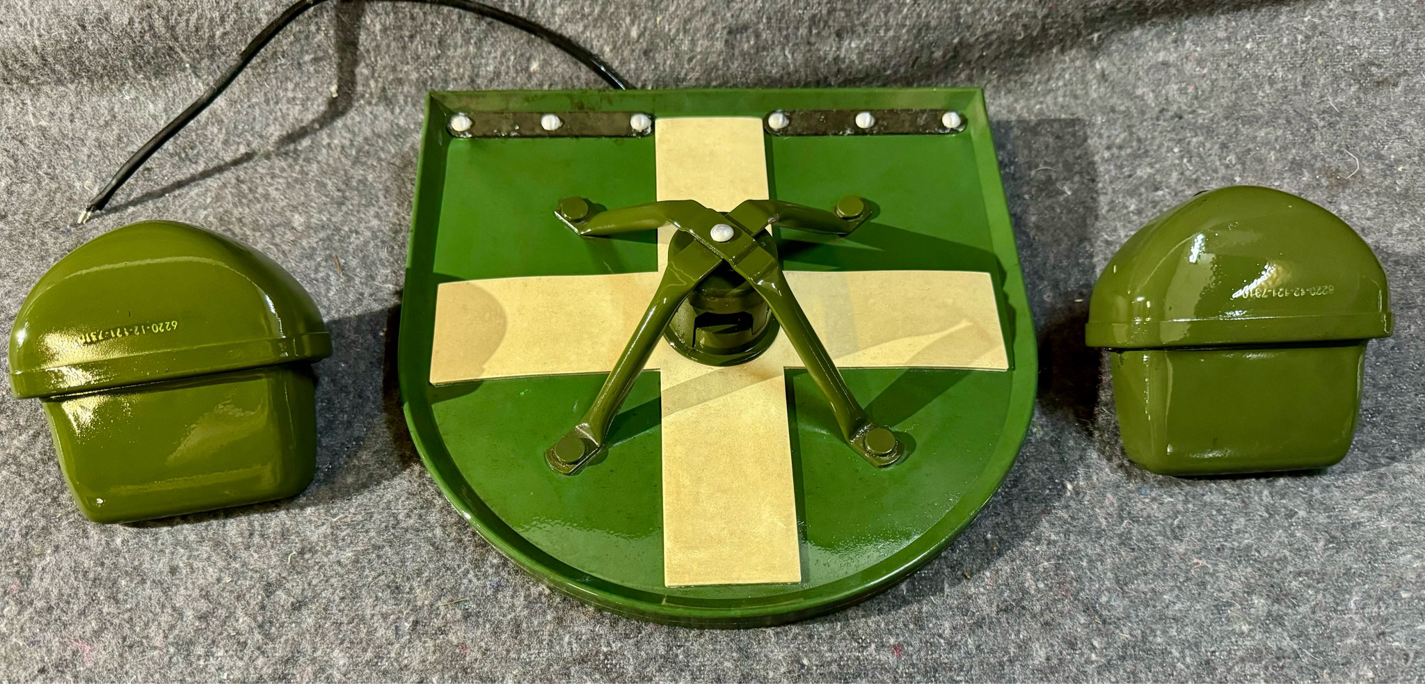 G Klasse Mercedes G Modell Wolf Bundeswehr Tarnscheinwerfer Leitkreuz  GD GE BM4