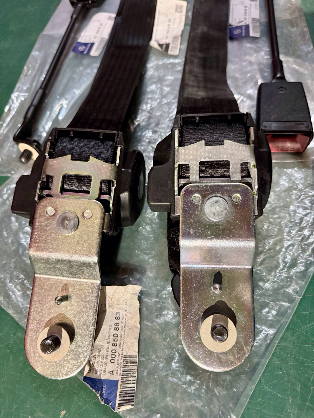 Mercedes G Klasse A0008608883 Sicherheitsgurt Aufroller Anschnallgurt Verschluss
