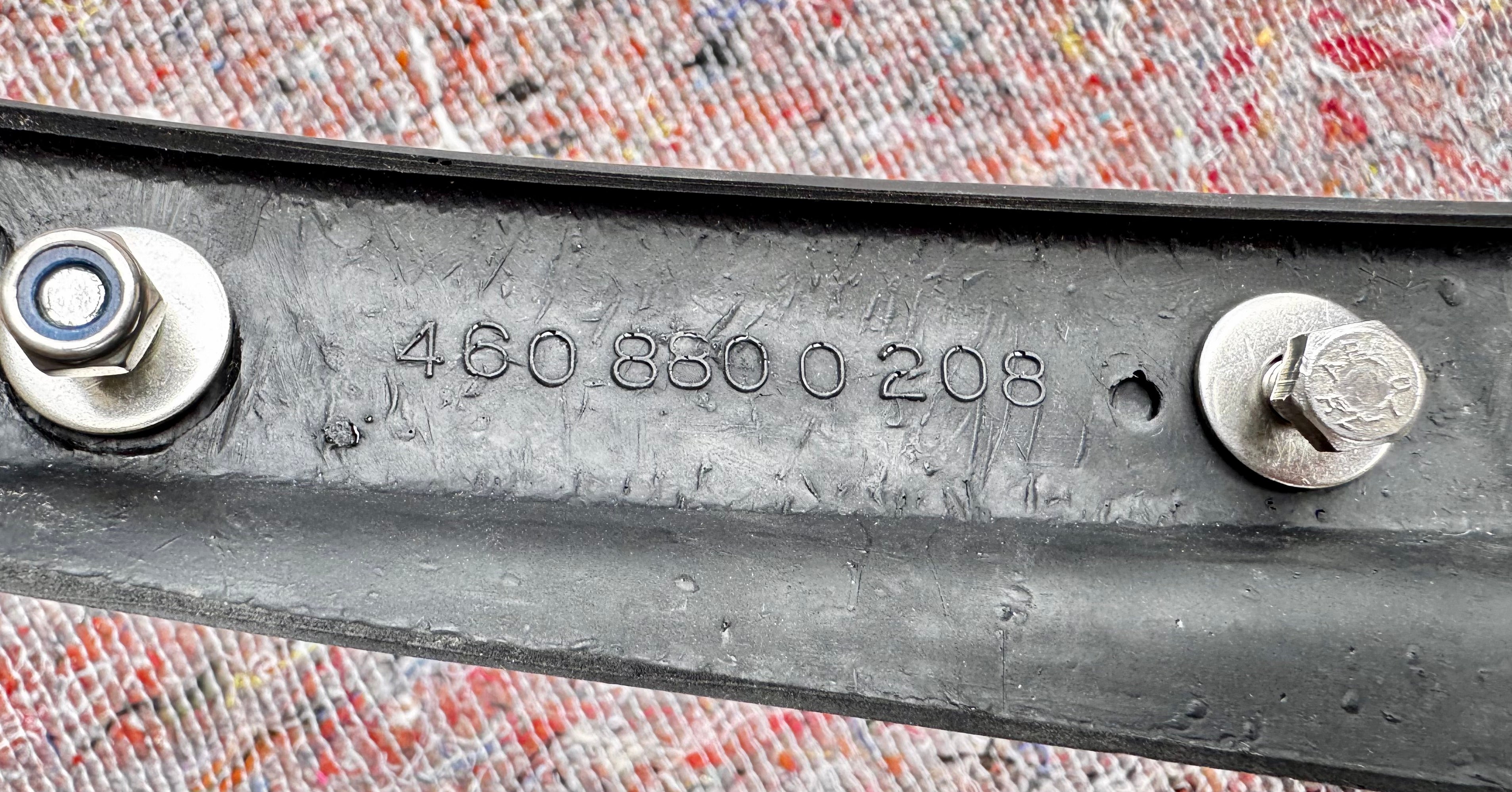 Mercedes G Klasse Gummi Kotschürze R+L Neu W460 A4608800208 A4608800408 Gummiert Geschäumt  230G 240GD 300GD 280GE
